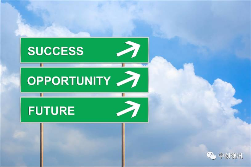 领导扒开我奶罩吸我奶头视频