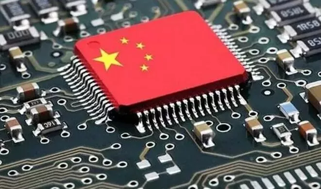 领导扒开我奶罩吸我奶头视频