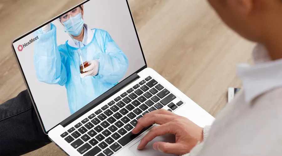 领导扒开我奶罩吸我奶头视频