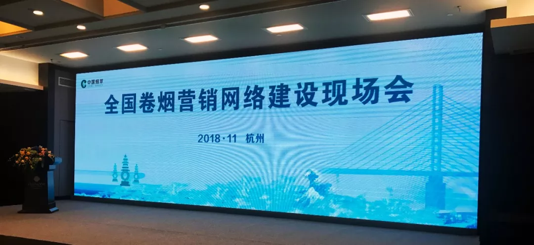 领导扒开我奶罩吸我奶头视频