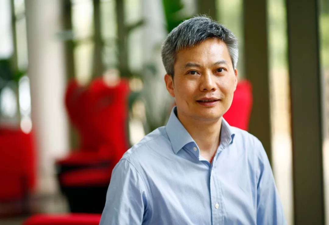 领导扒开我奶罩吸我奶头视频