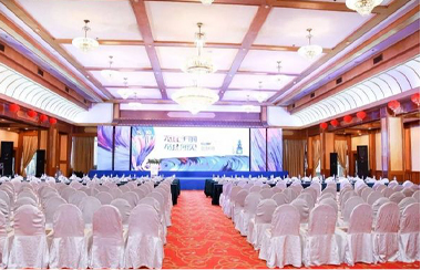 领导扒开我奶罩吸我奶头视频