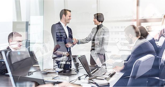 领导扒开我奶罩吸我奶头视频