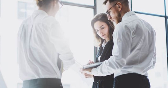 领导扒开我奶罩吸我奶头视频