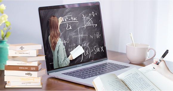 领导扒开我奶罩吸我奶头视频