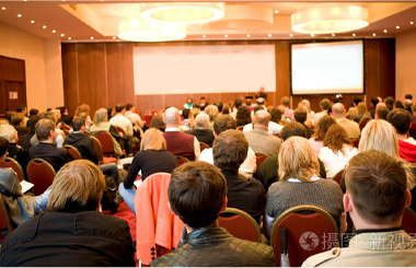 领导扒开我奶罩吸我奶头视频