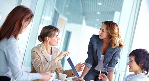 领导扒开我奶罩吸我奶头视频