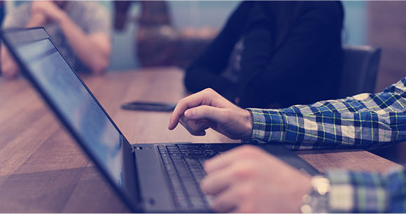 领导扒开我奶罩吸我奶头视频