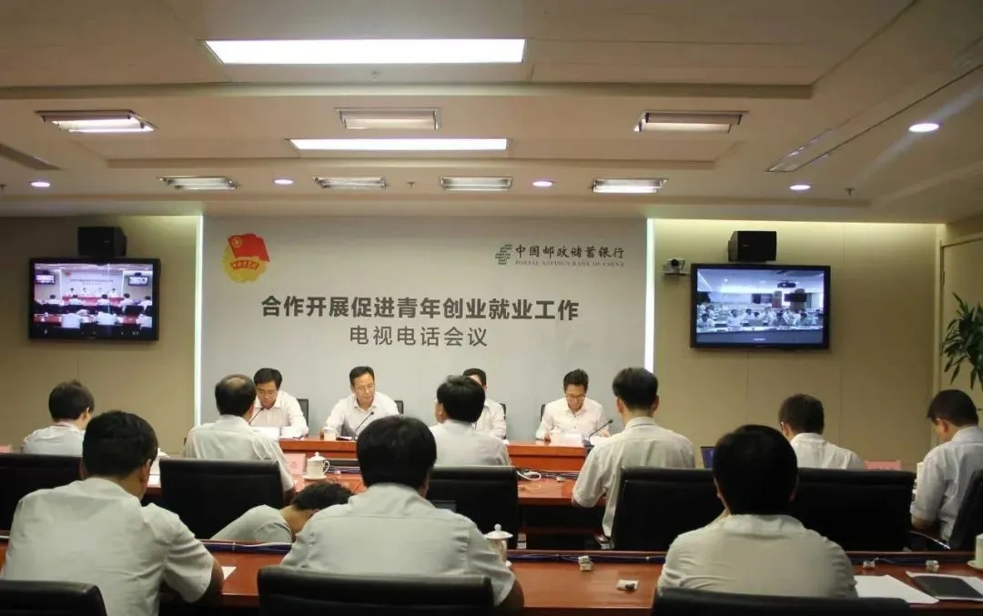 领导扒开我奶罩吸我奶头视频